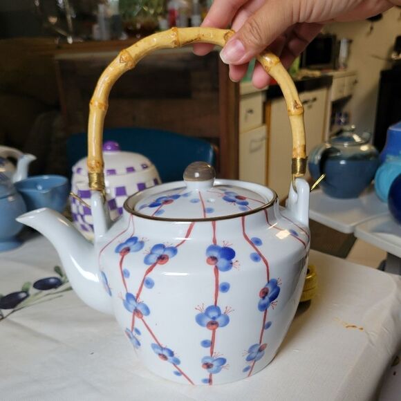 Vintage ceramic tea pot with bamboo style handle - Picture 4 of 8